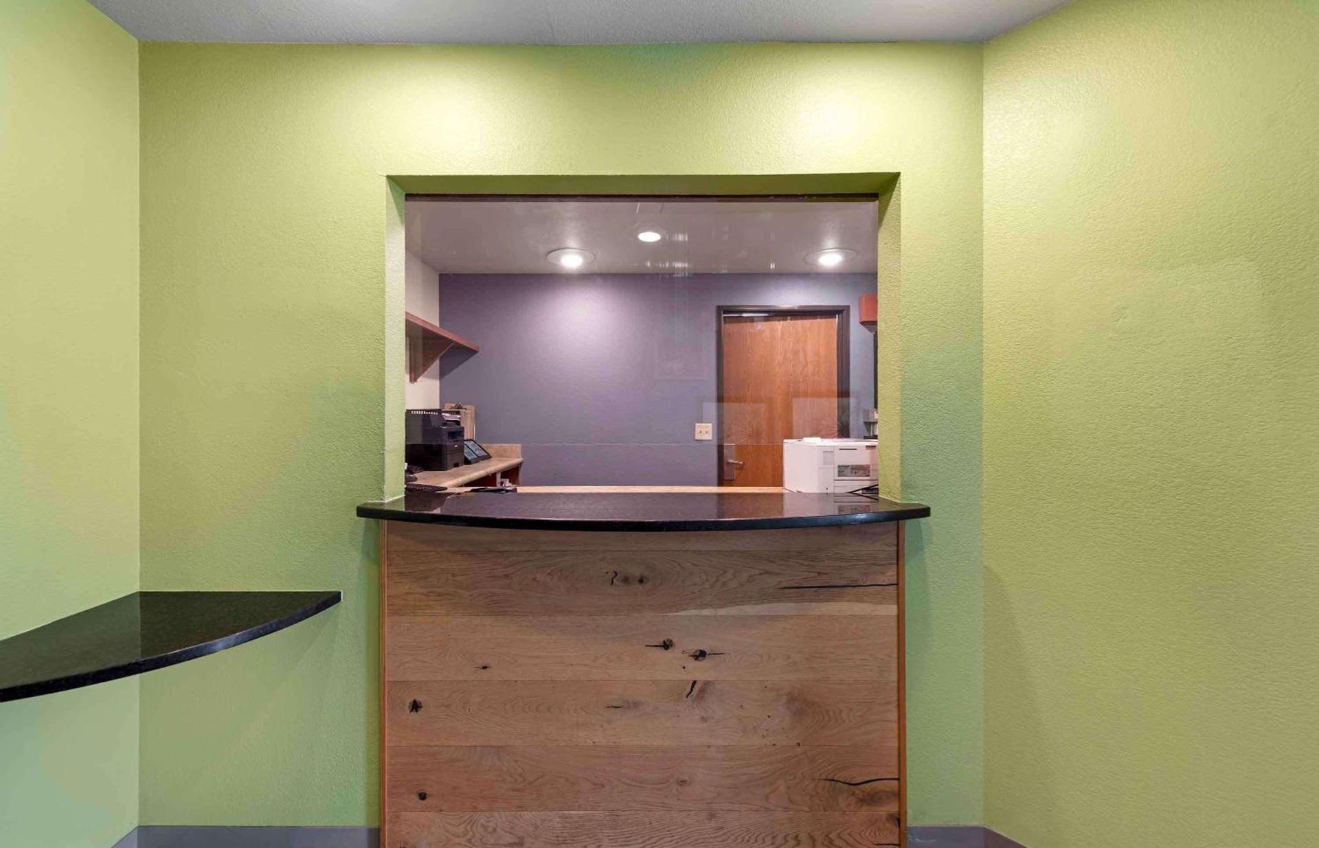 Studio 6 Extended Stay Birmingham Pelham AL photo 3