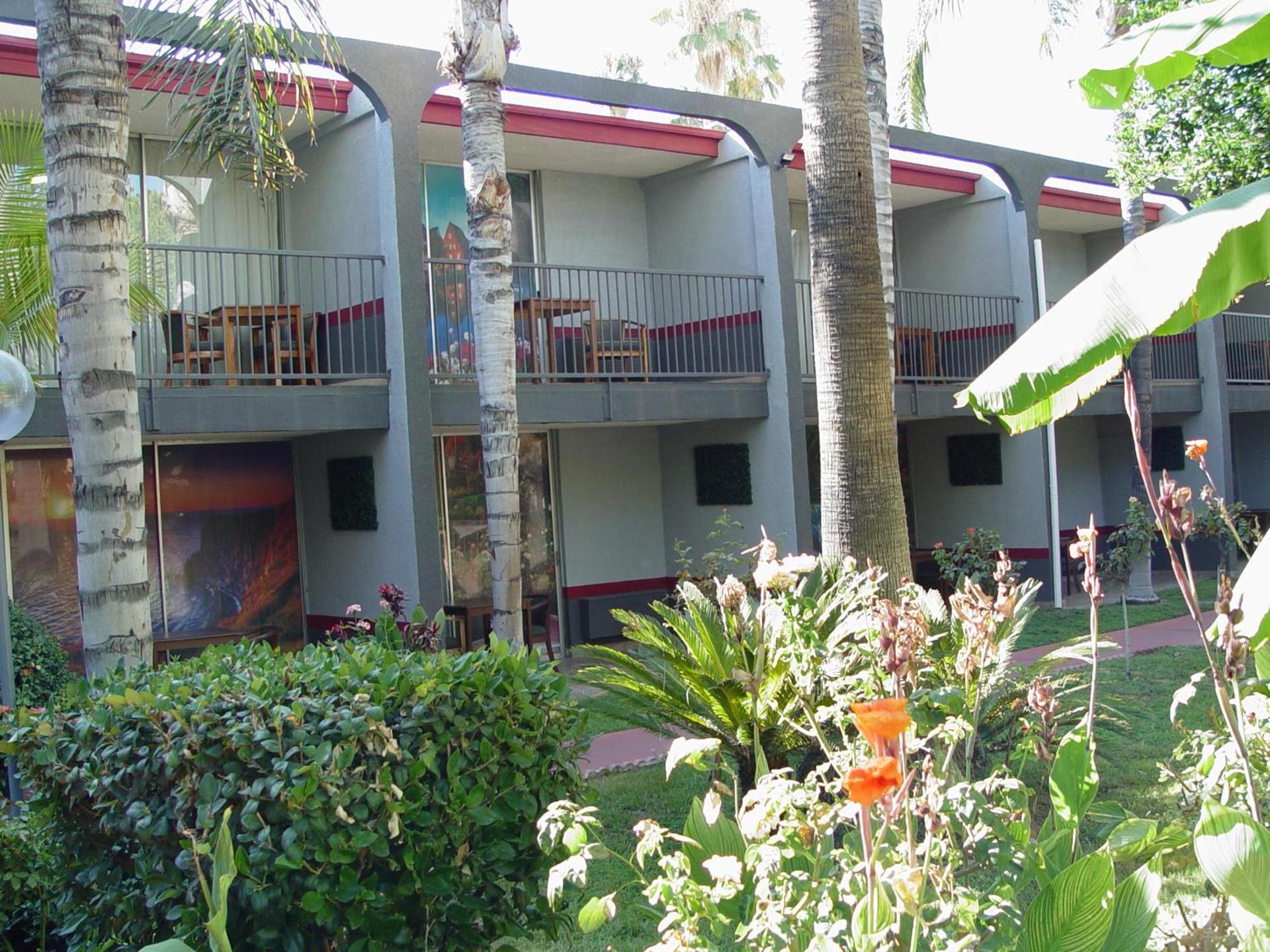 Clarion Hotel Bakersfield North photo 54