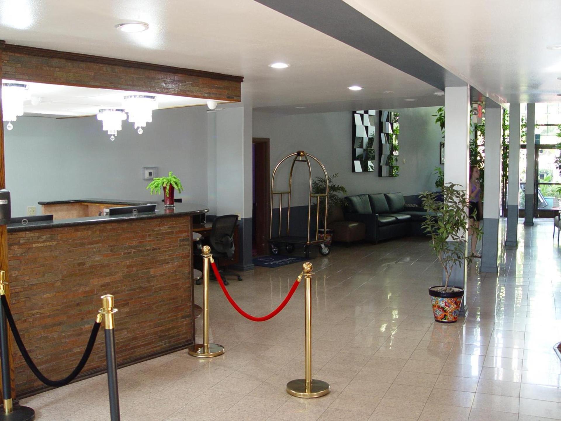 Clarion Hotel Bakersfield North photo 55