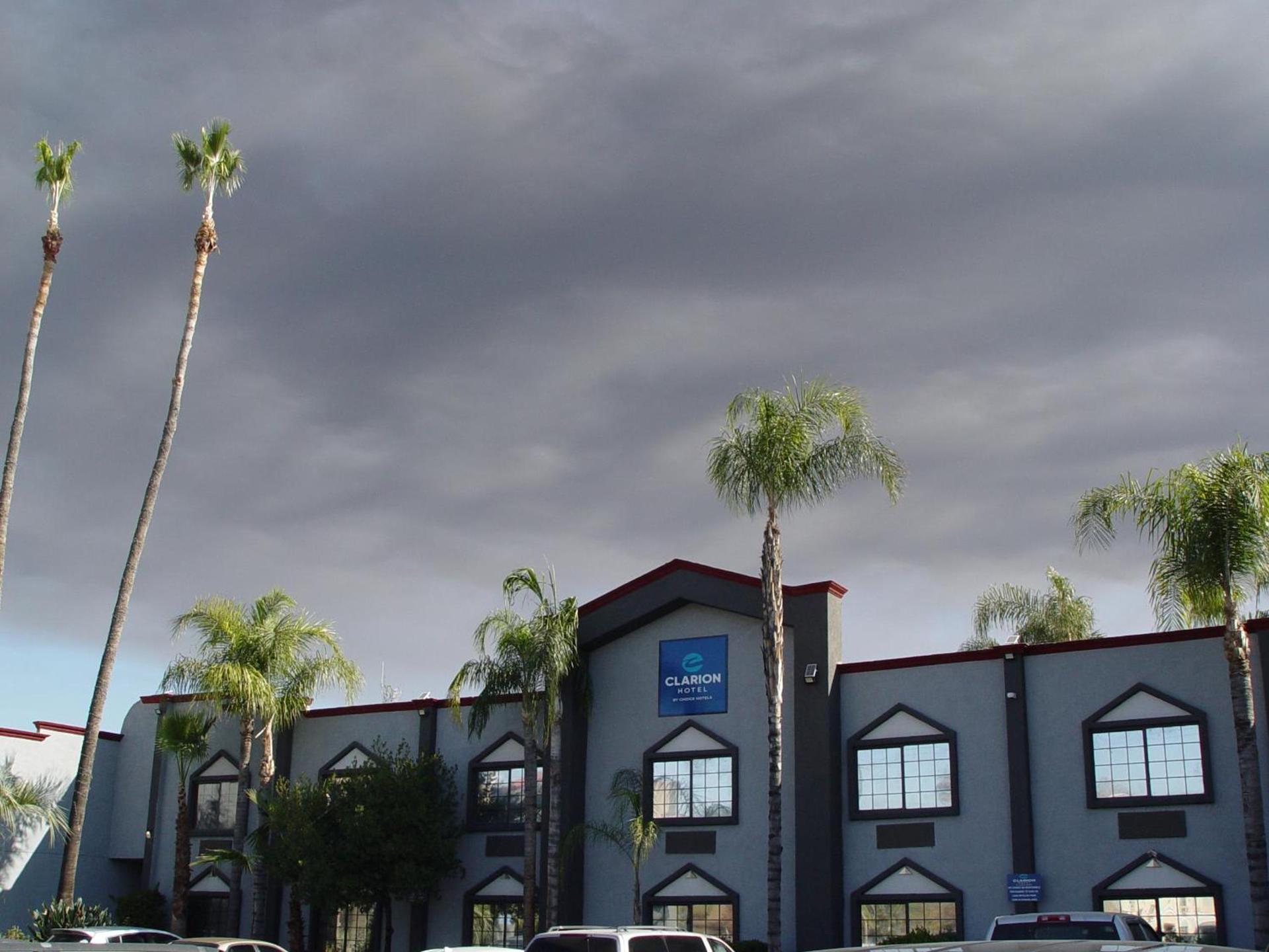 Clarion Hotel Bakersfield North photo 57