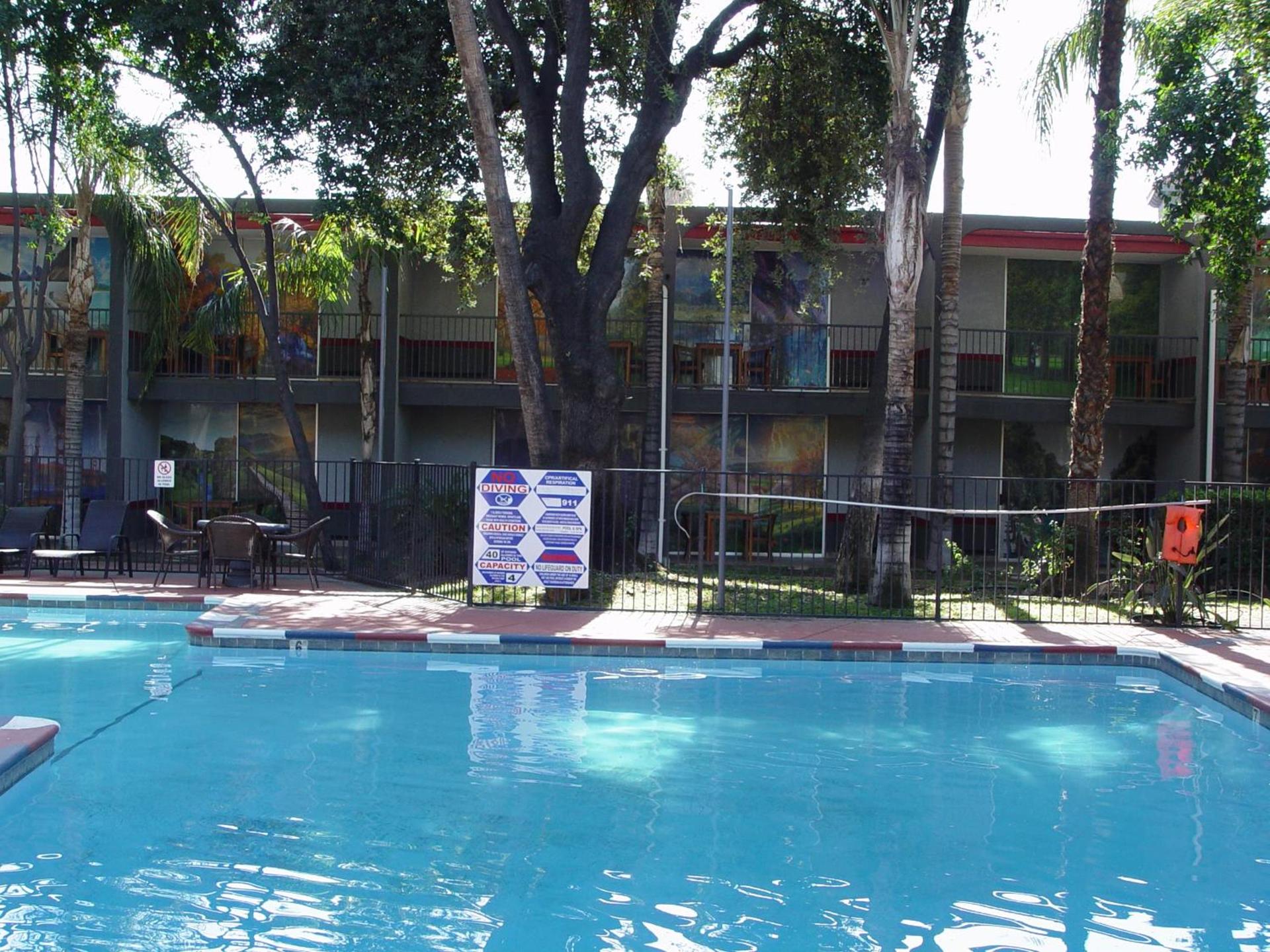 Clarion Hotel Bakersfield North photo 60