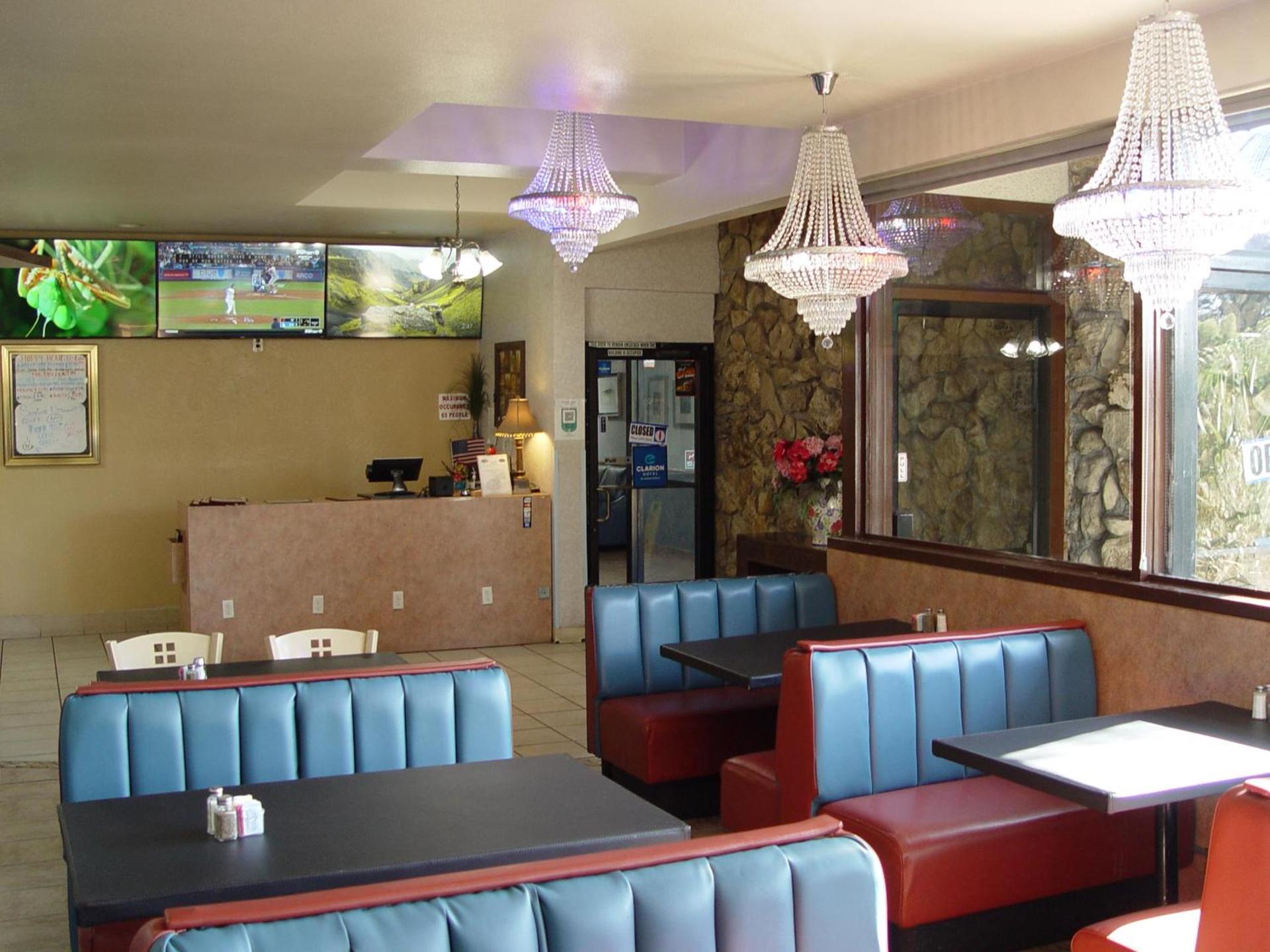 Clarion Hotel Bakersfield North photo 62