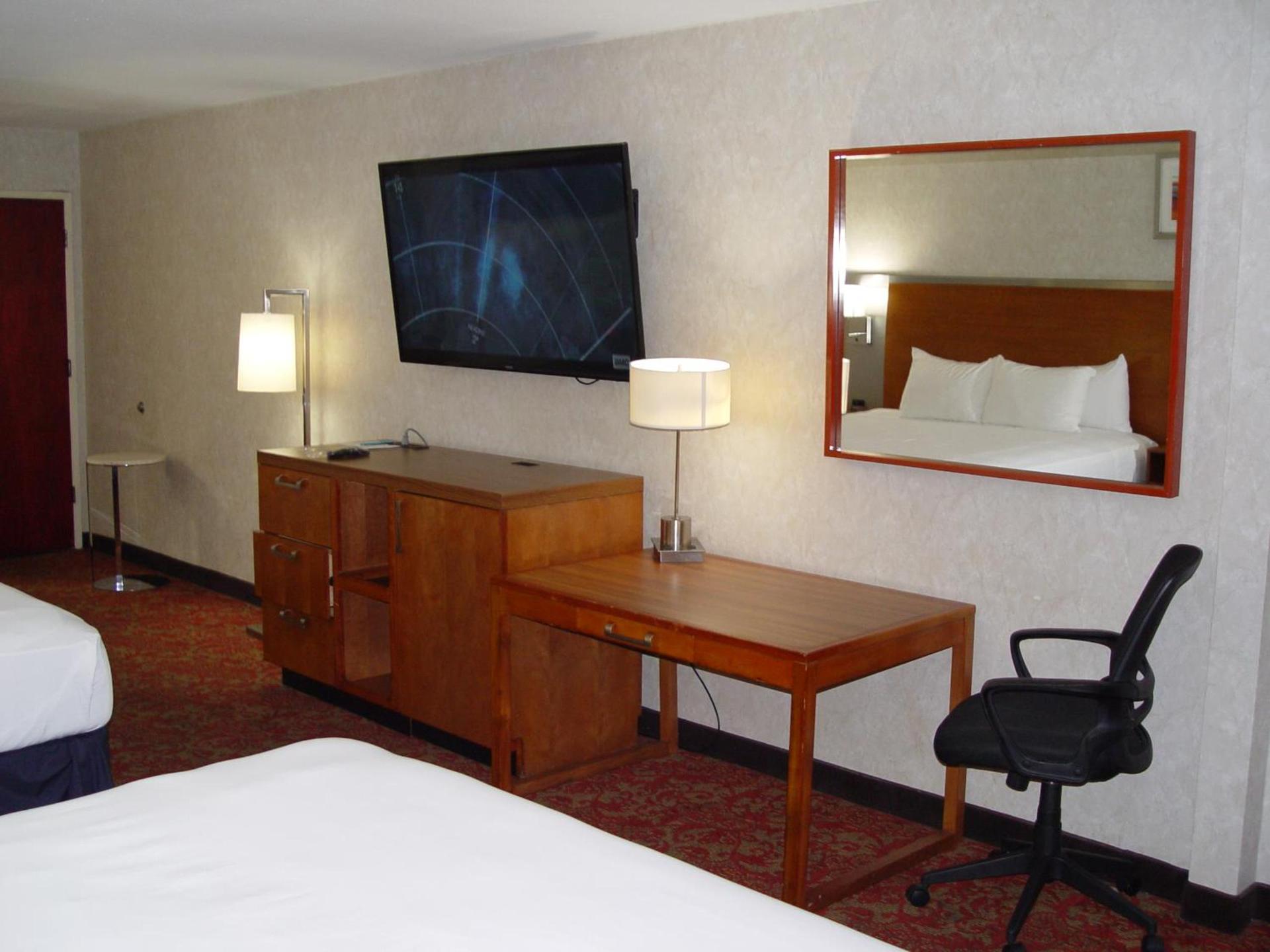 Clarion Hotel Bakersfield North photo 66