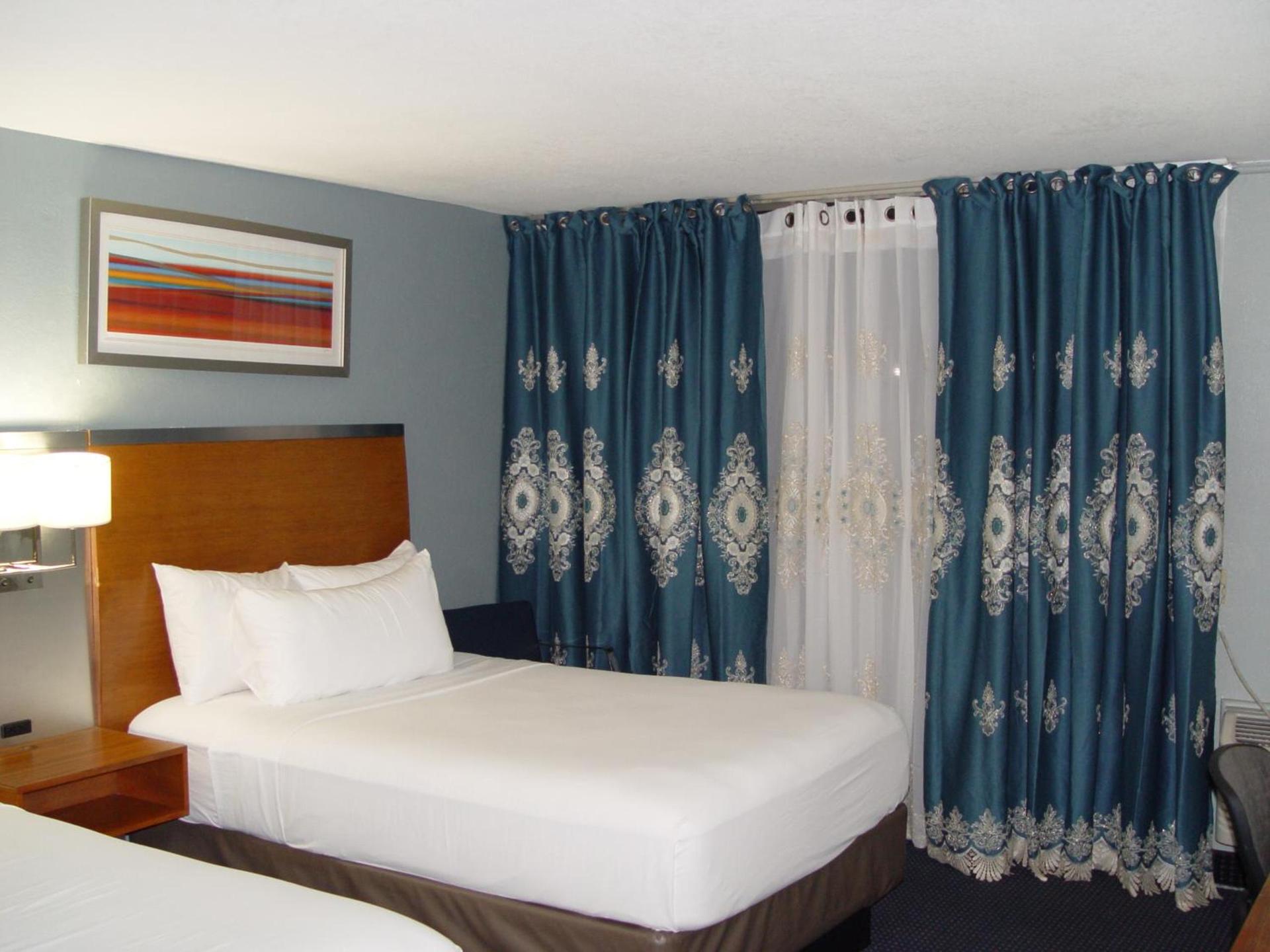Clarion Hotel Bakersfield North photo 68