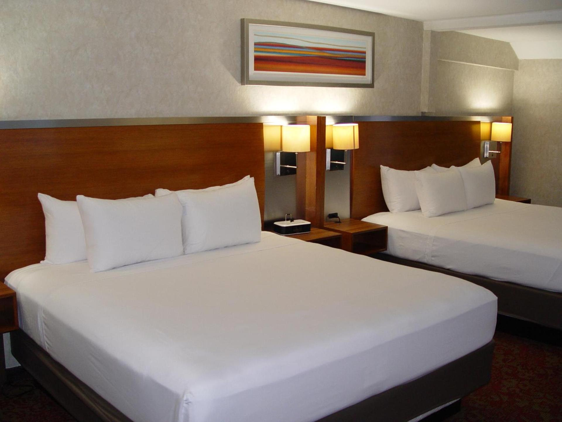 Clarion Hotel Bakersfield North photo 74