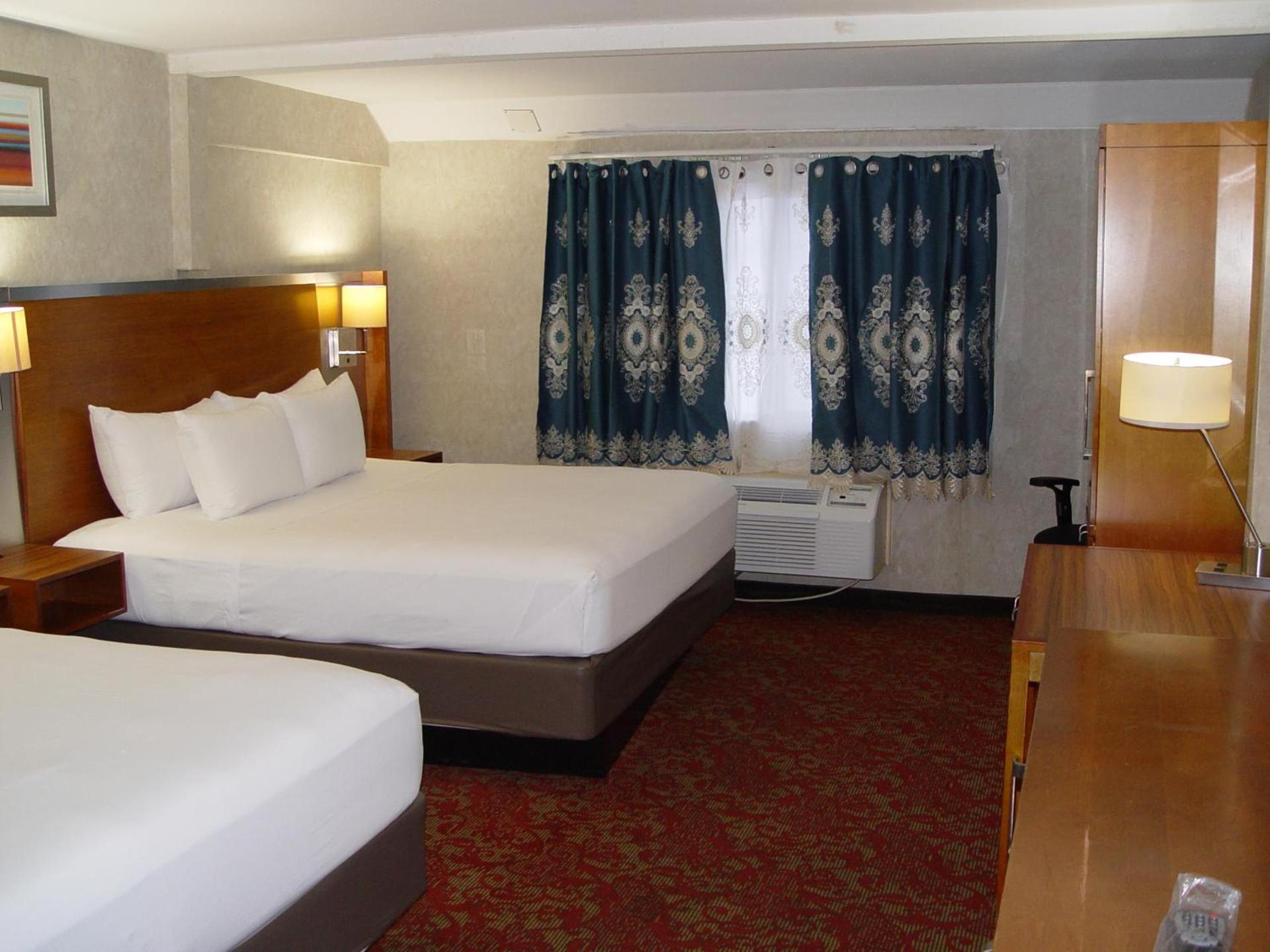 Clarion Hotel Bakersfield North photo 77