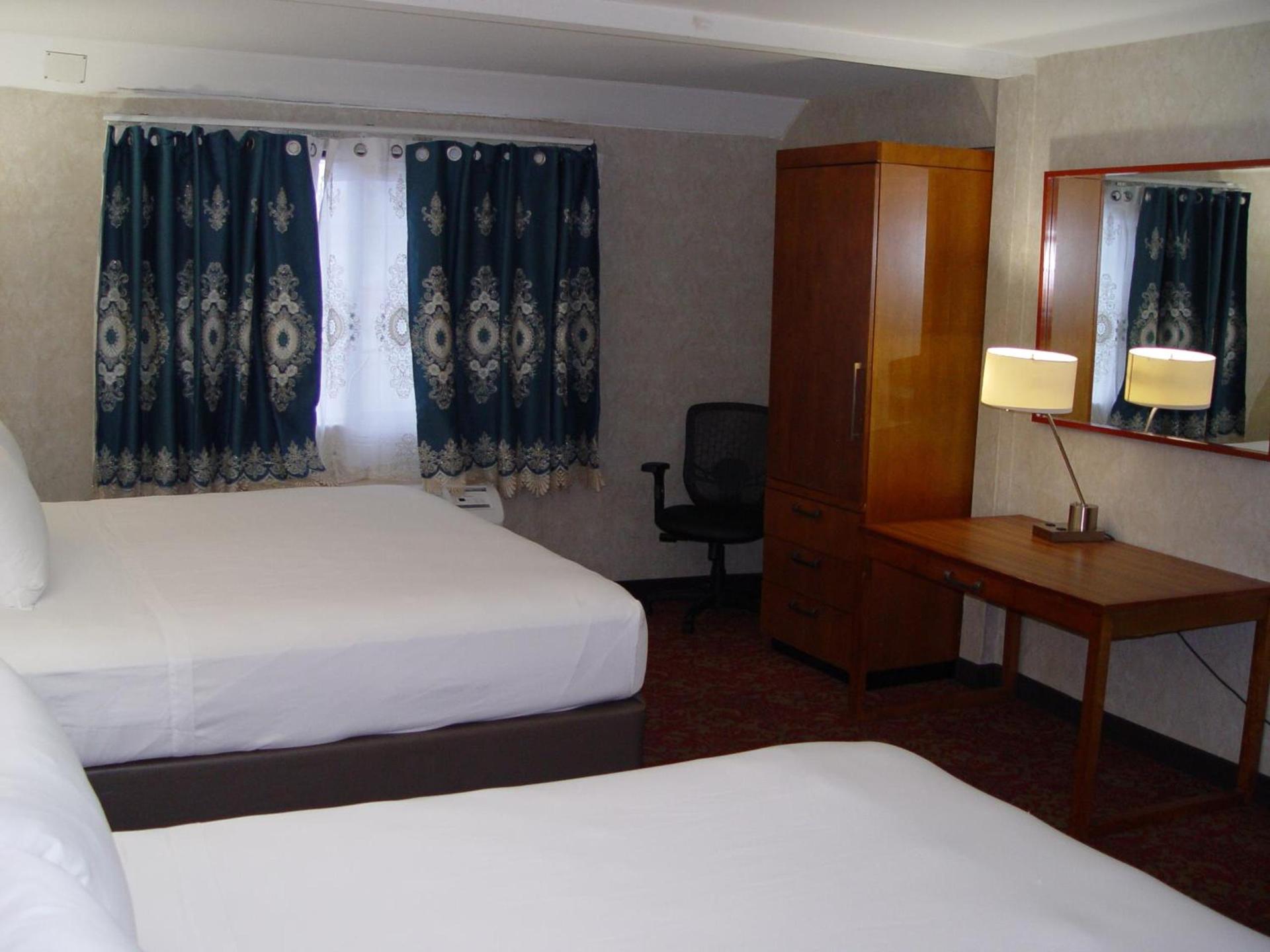 Clarion Hotel Bakersfield North photo 76