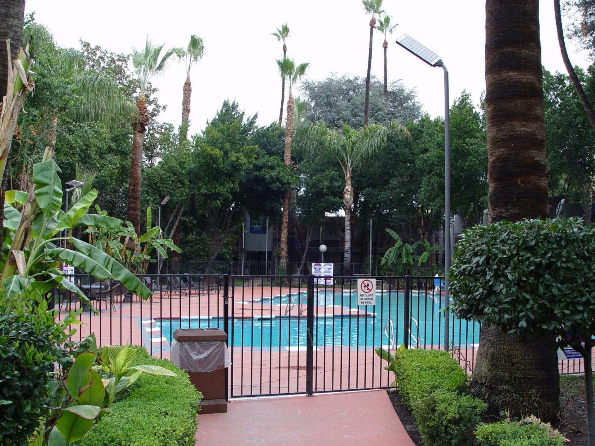 Clarion Hotel Bakersfield North photo 85