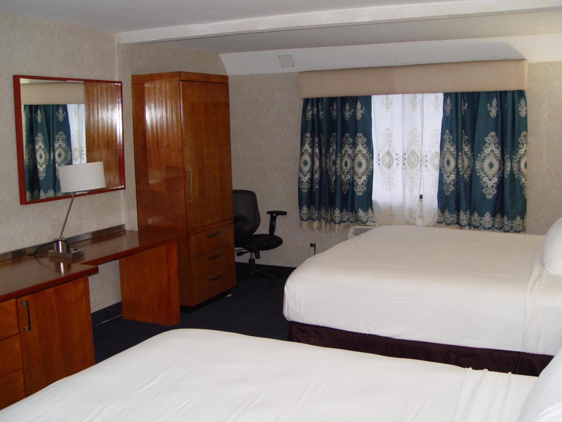 Clarion Hotel Bakersfield North photo 92