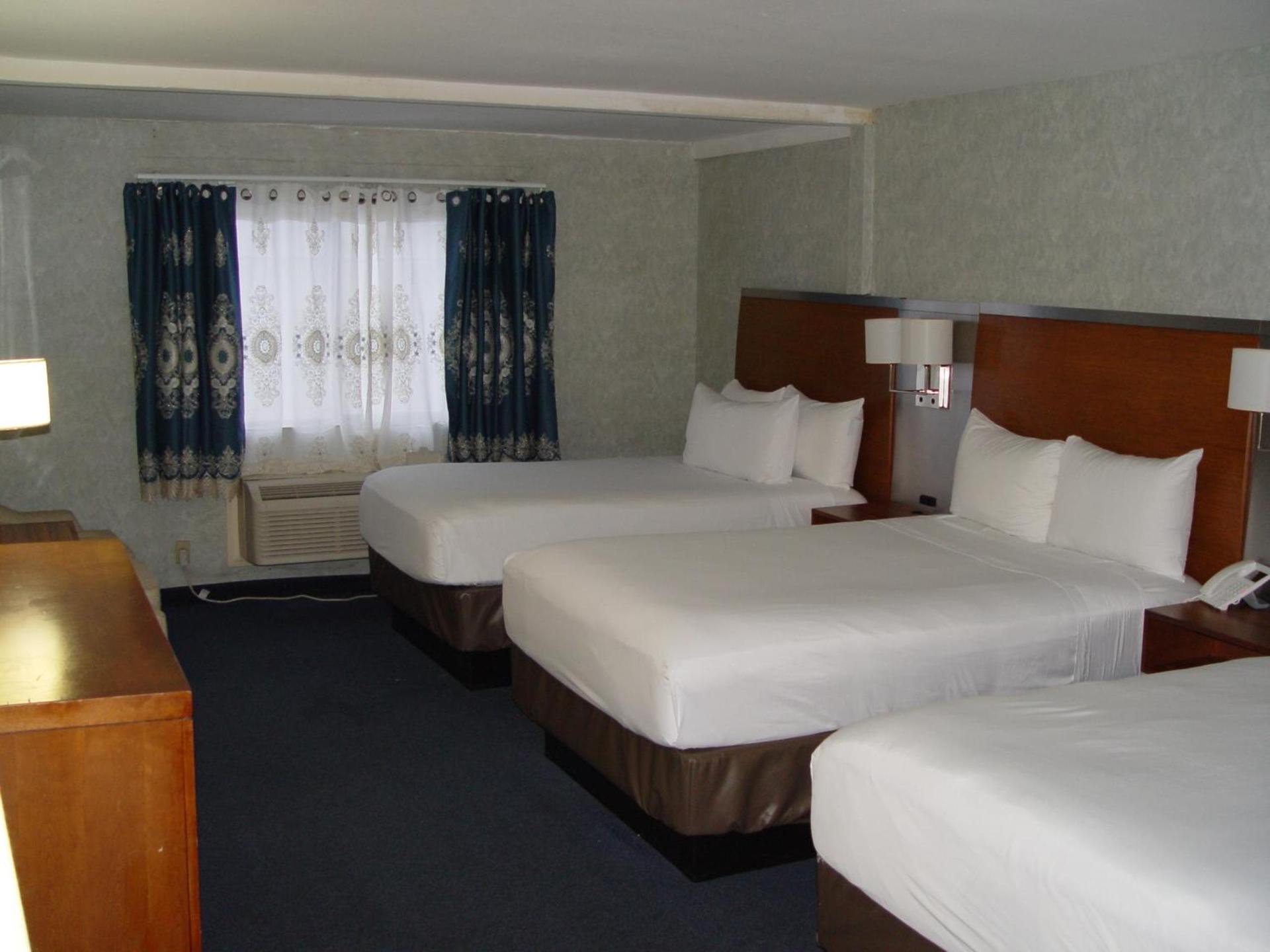 Clarion Hotel Bakersfield North photo 95