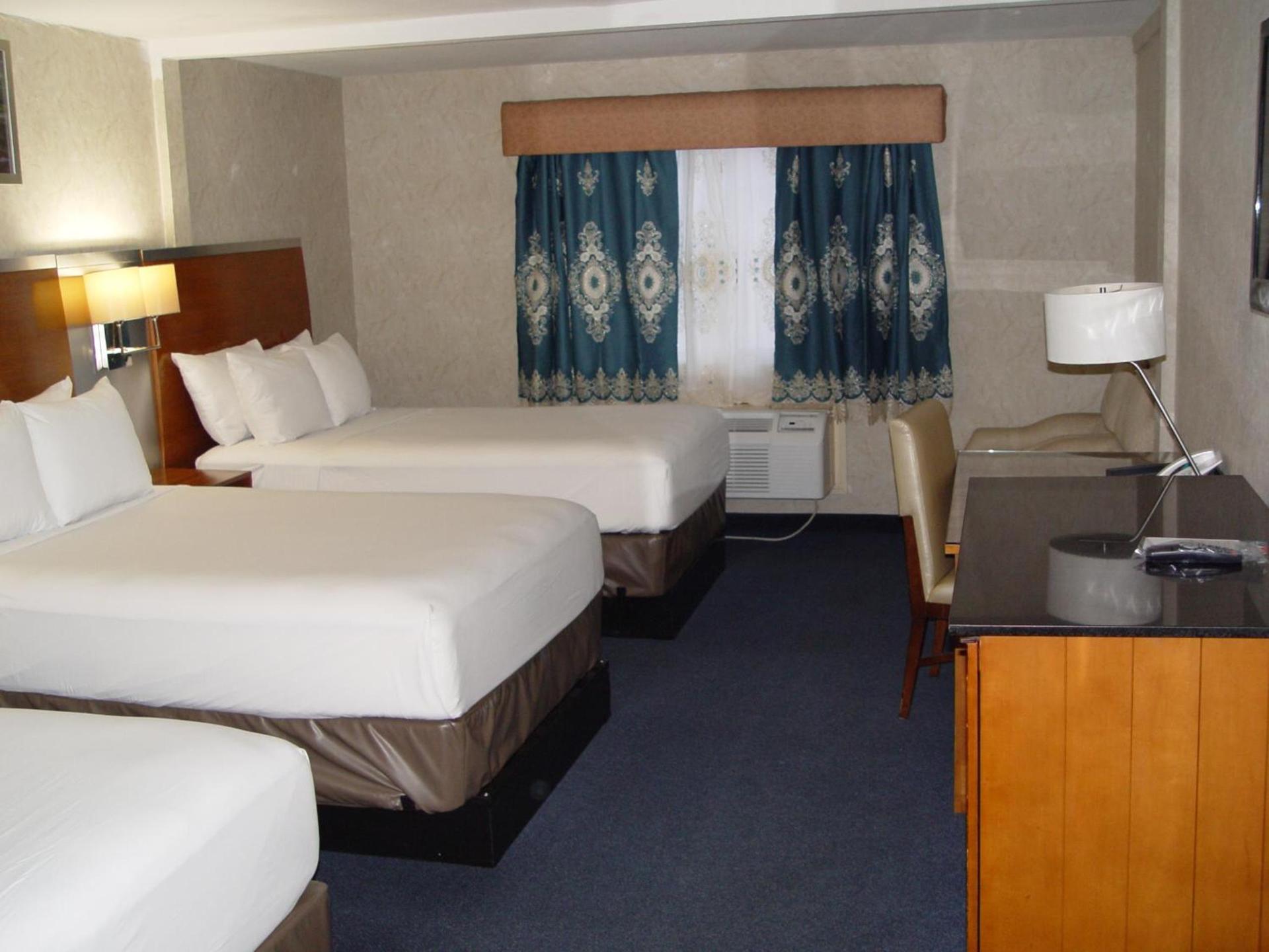 Clarion Hotel Bakersfield North photo 99