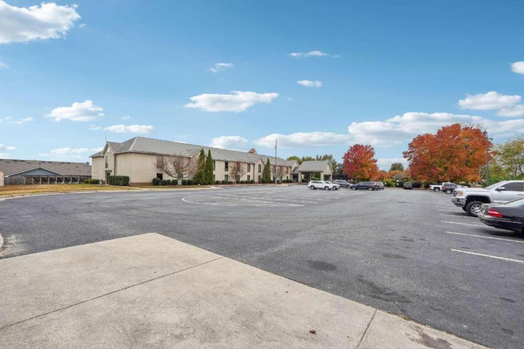 Quality Inn & Suites photo 8