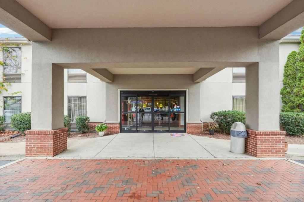 Quality Inn & Suites photo 6