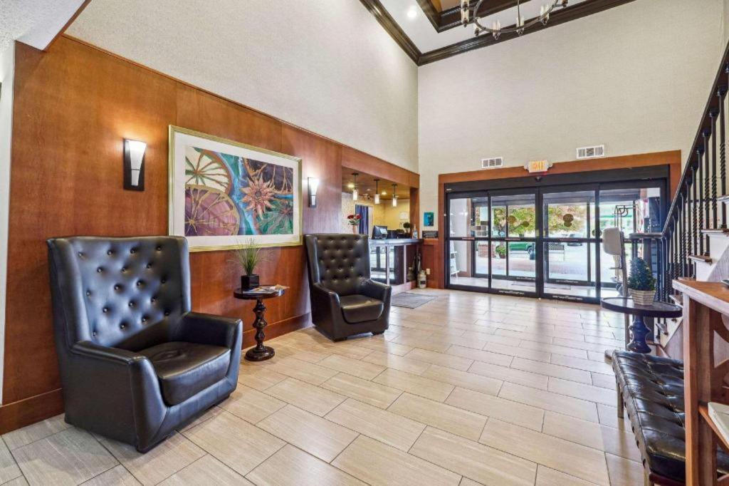Quality Inn & Suites photo 9