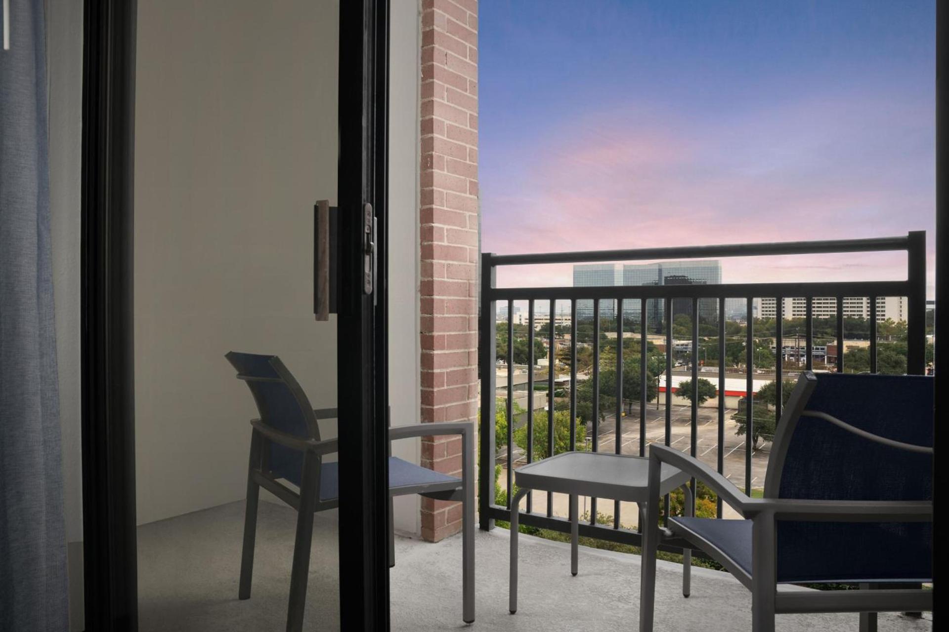 Courtyard Dallas Addison Quorum Drive photo 33