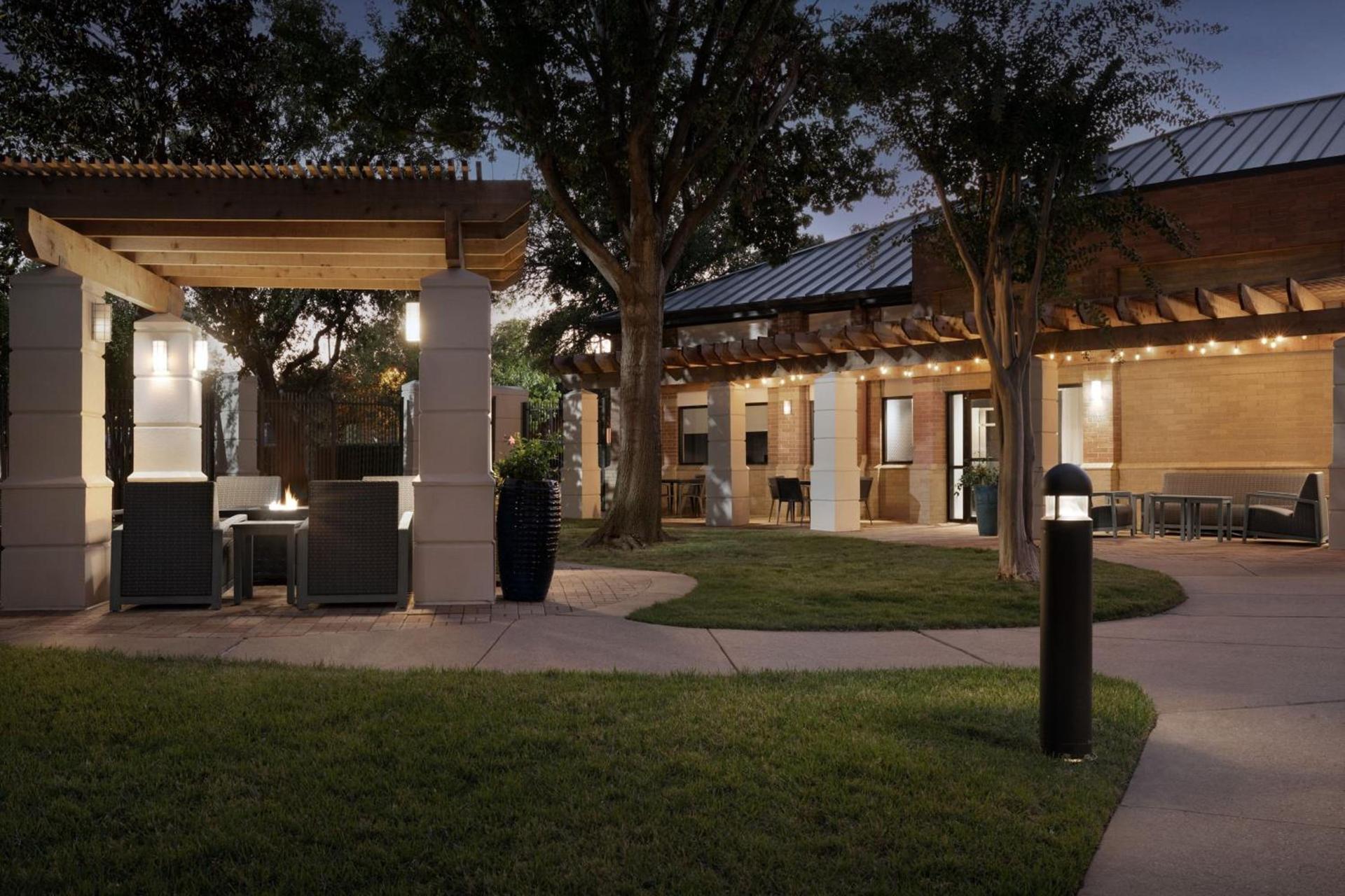 Courtyard Dallas Addison Quorum Drive photo 44