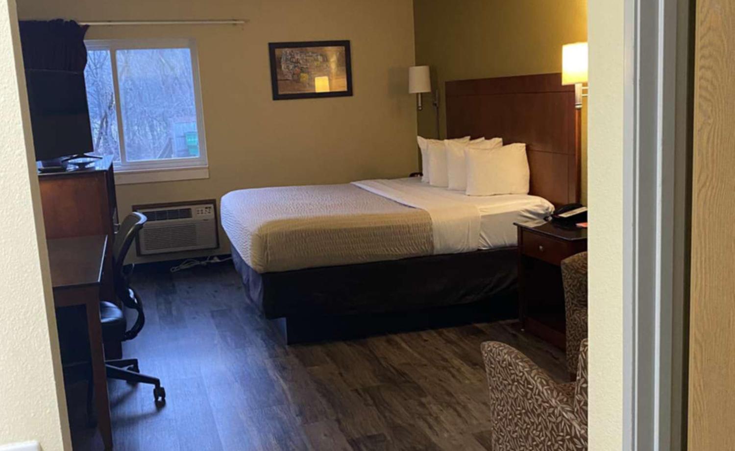 Coratel Inn and Suites By Jasper River Falls photo 12