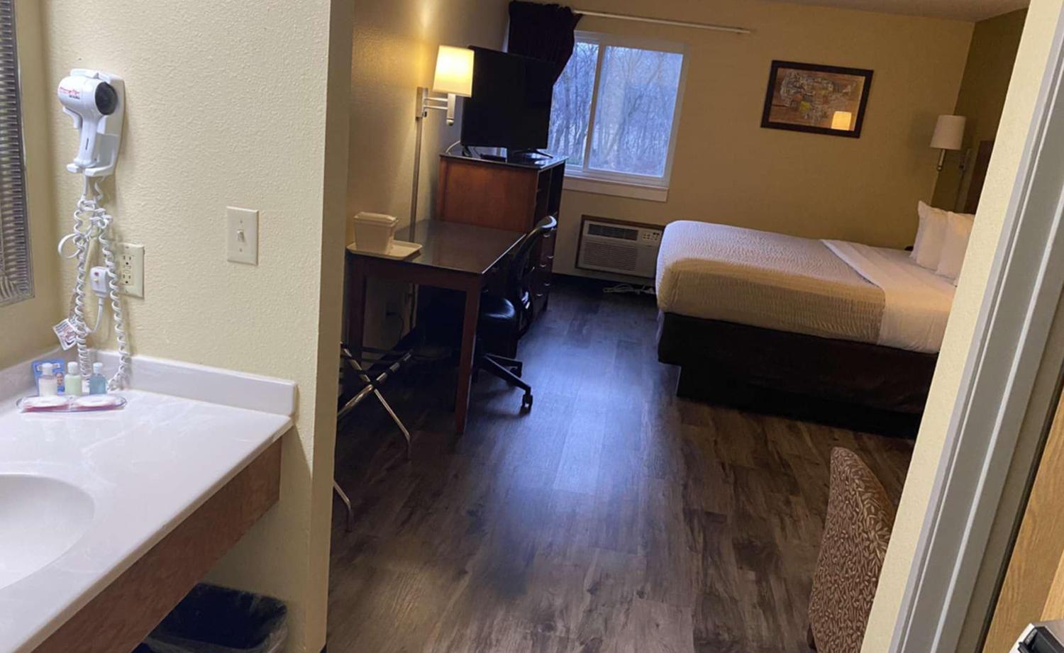 Coratel Inn and Suites By Jasper River Falls photo 6