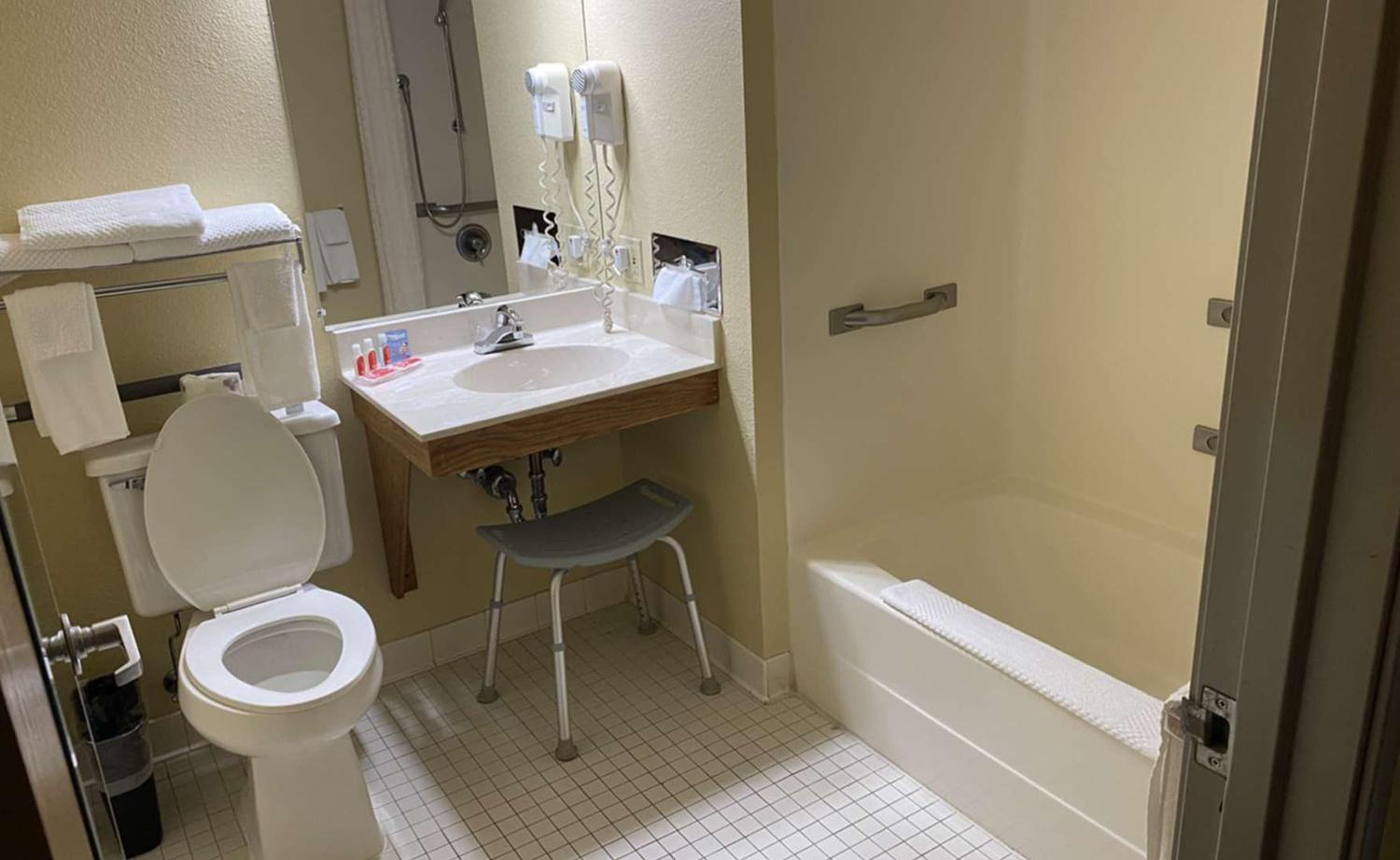 Coratel Inn and Suites By Jasper River Falls photo 15