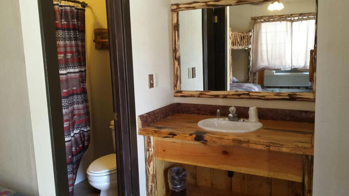 Deck Room with 2 queen beds photo 8