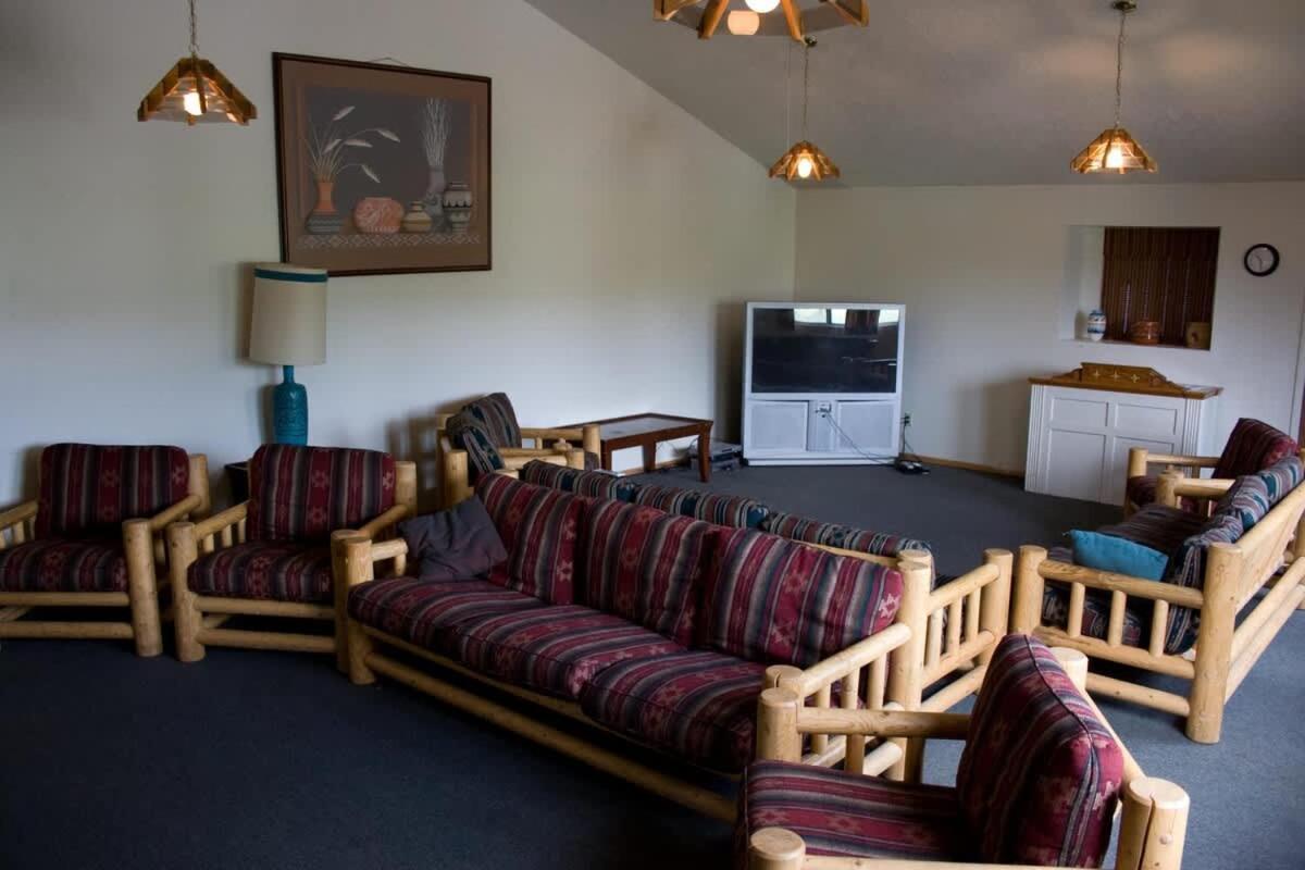 Deck Room with 2 queen beds photo 11