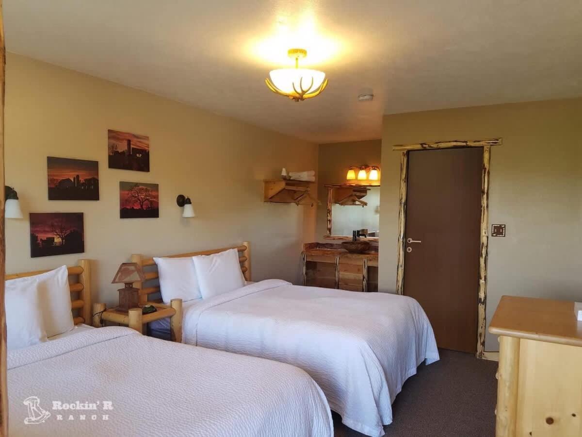 Deck Room with 2 queen beds photo 12