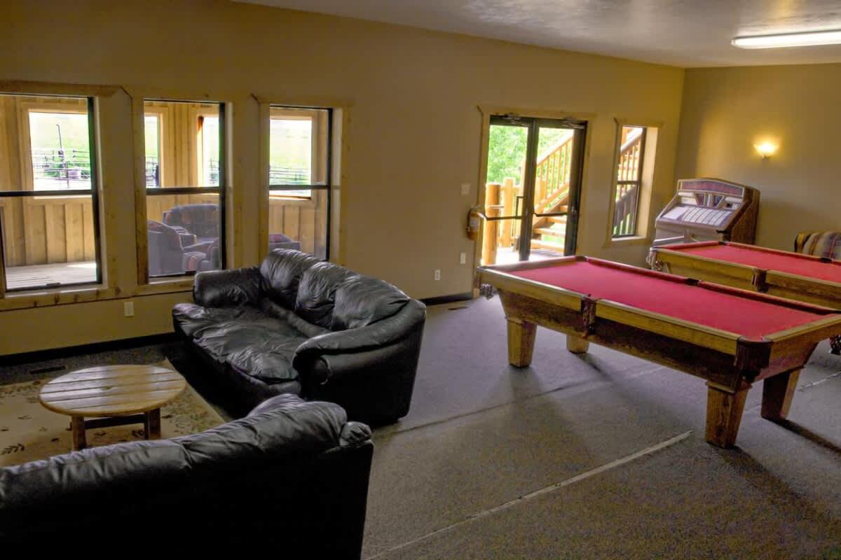 Deck Room with 2 queen beds photo 17