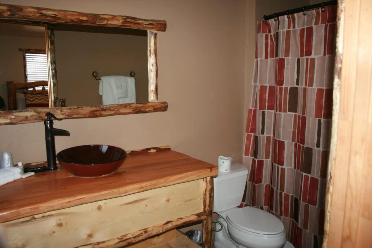 Deck Room with 2 queen beds photo 25