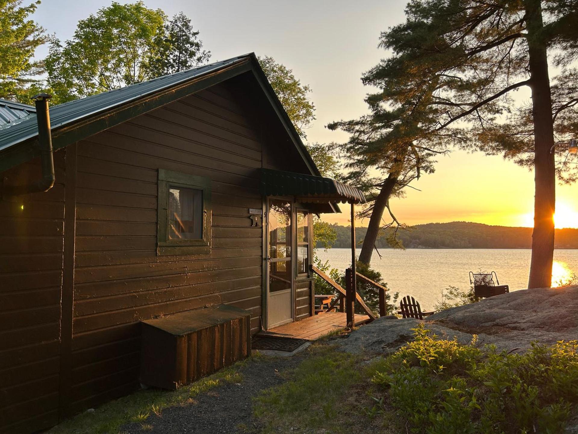 Paddler's Rest Lakeside Cabins and Motel photo 11
