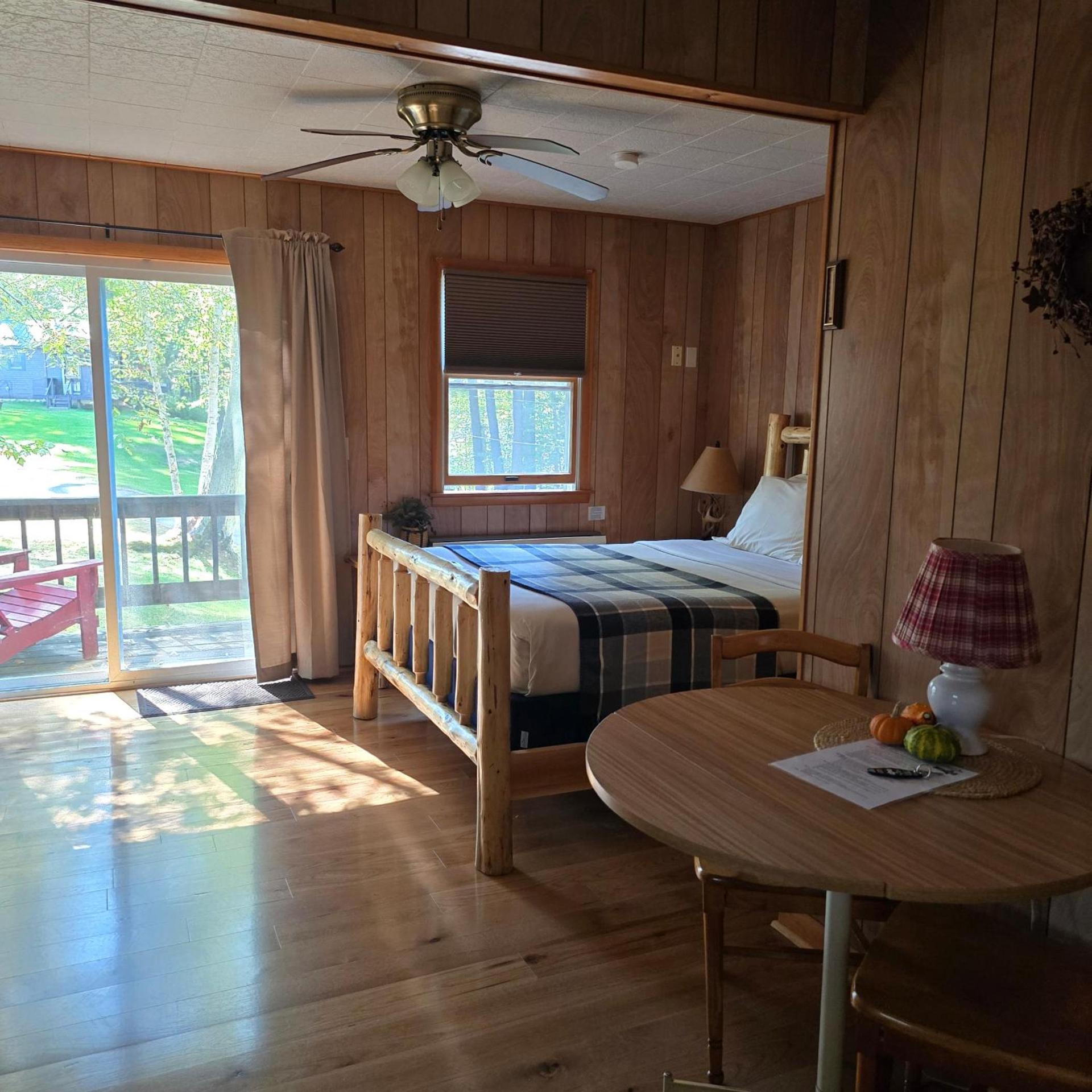 Paddler's Rest Lakeside Cabins and Motel photo 4