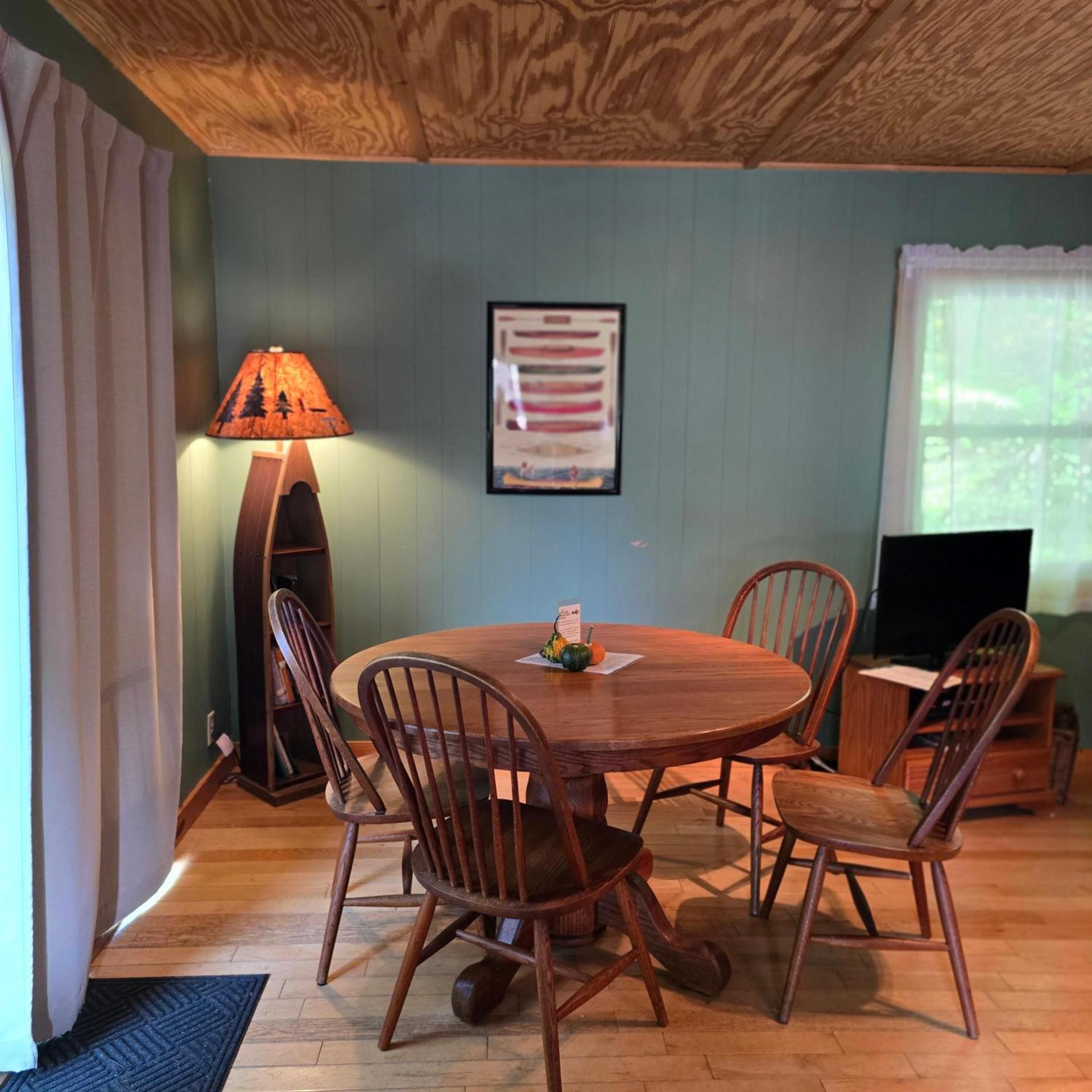 Paddler's Rest Lakeside Cabins and Motel photo 8
