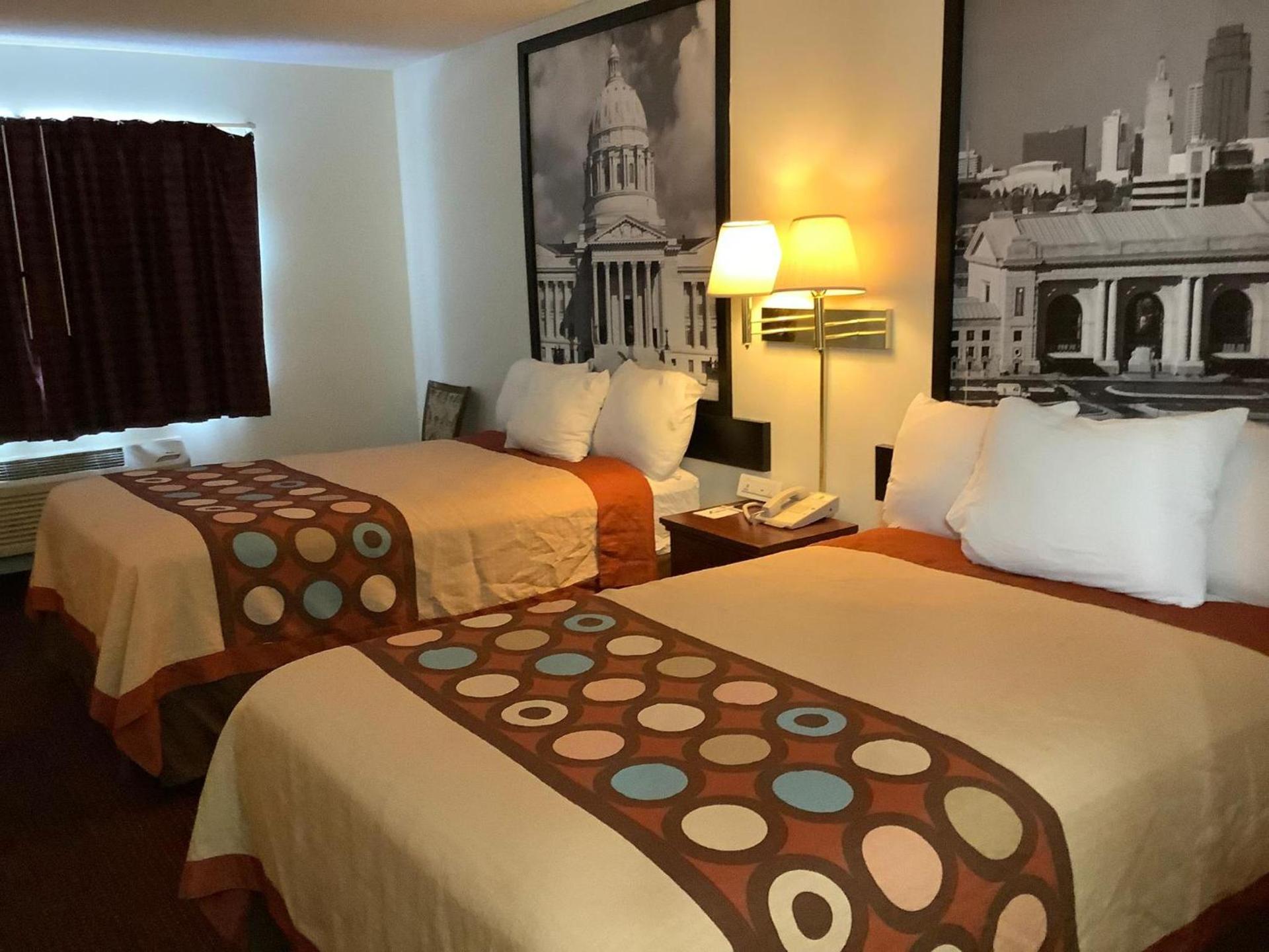 Super 8 by Wyndham Riverside/Kansas City photo 11