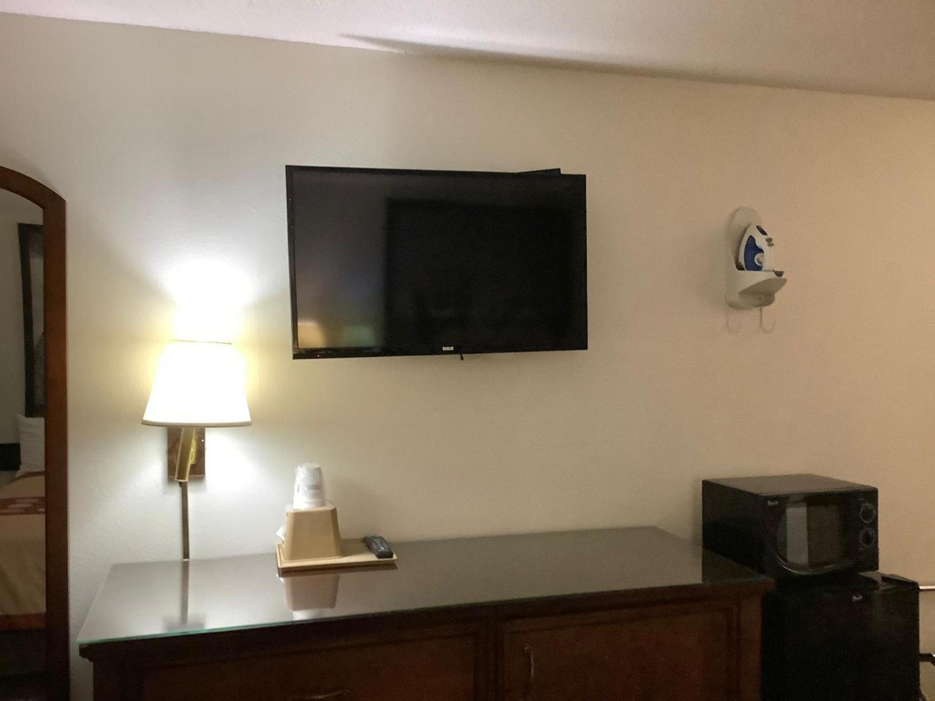 Super 8 by Wyndham Riverside/Kansas City photo 15