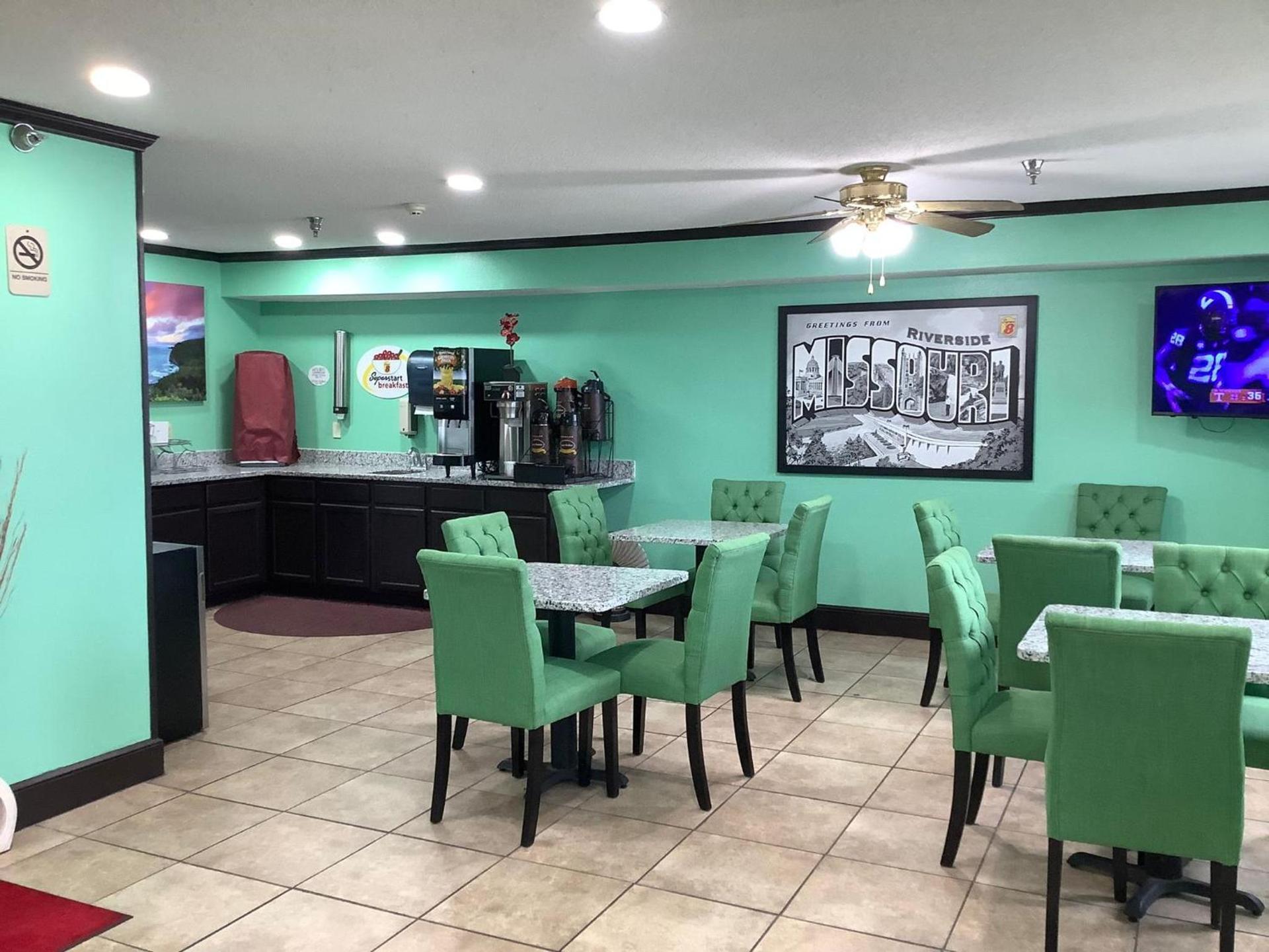 Super 8 by Wyndham Riverside/Kansas City photo 20