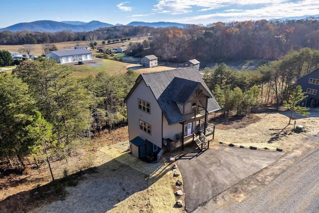 85 Indoor Pool, Game Room & Oversized Hot Tub photo 48