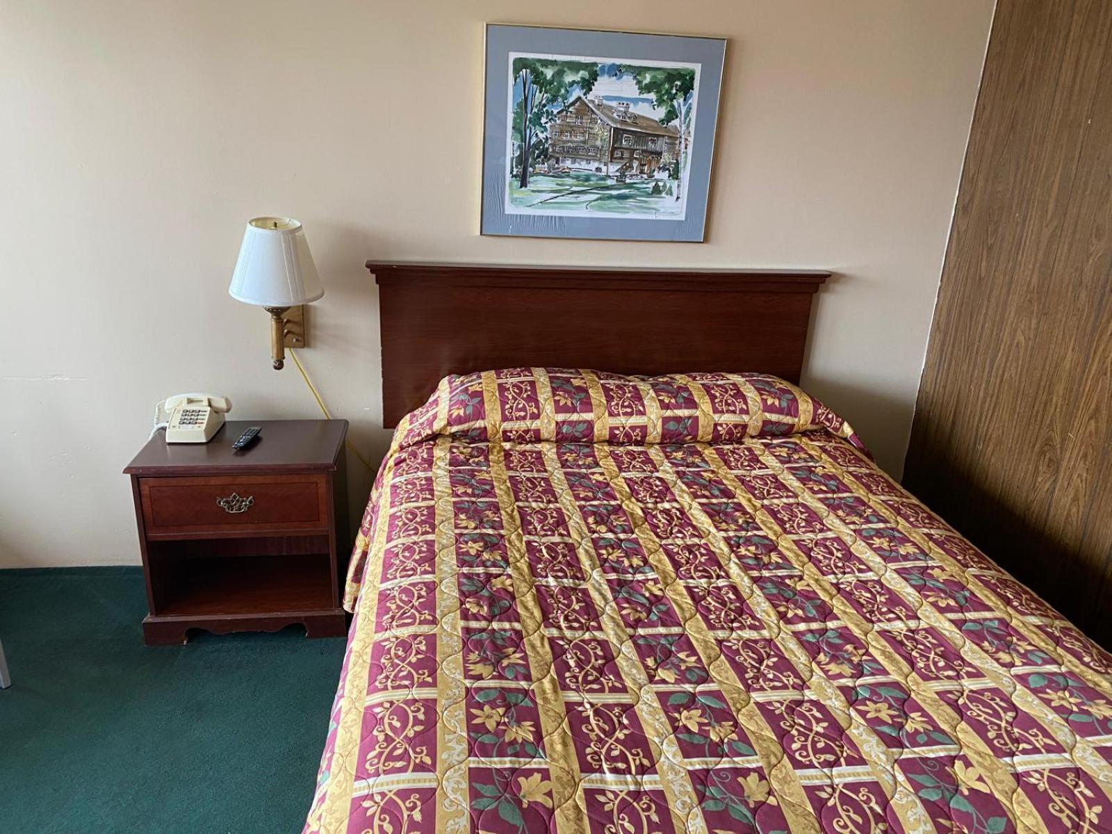 Budget Host Village Inn photo 17