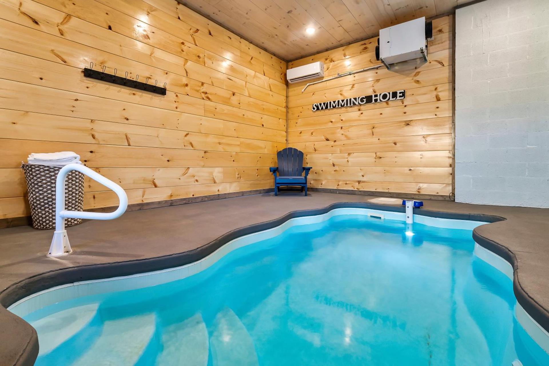85 Indoor Pool, Game Room & Oversized Hot Tub photo 26