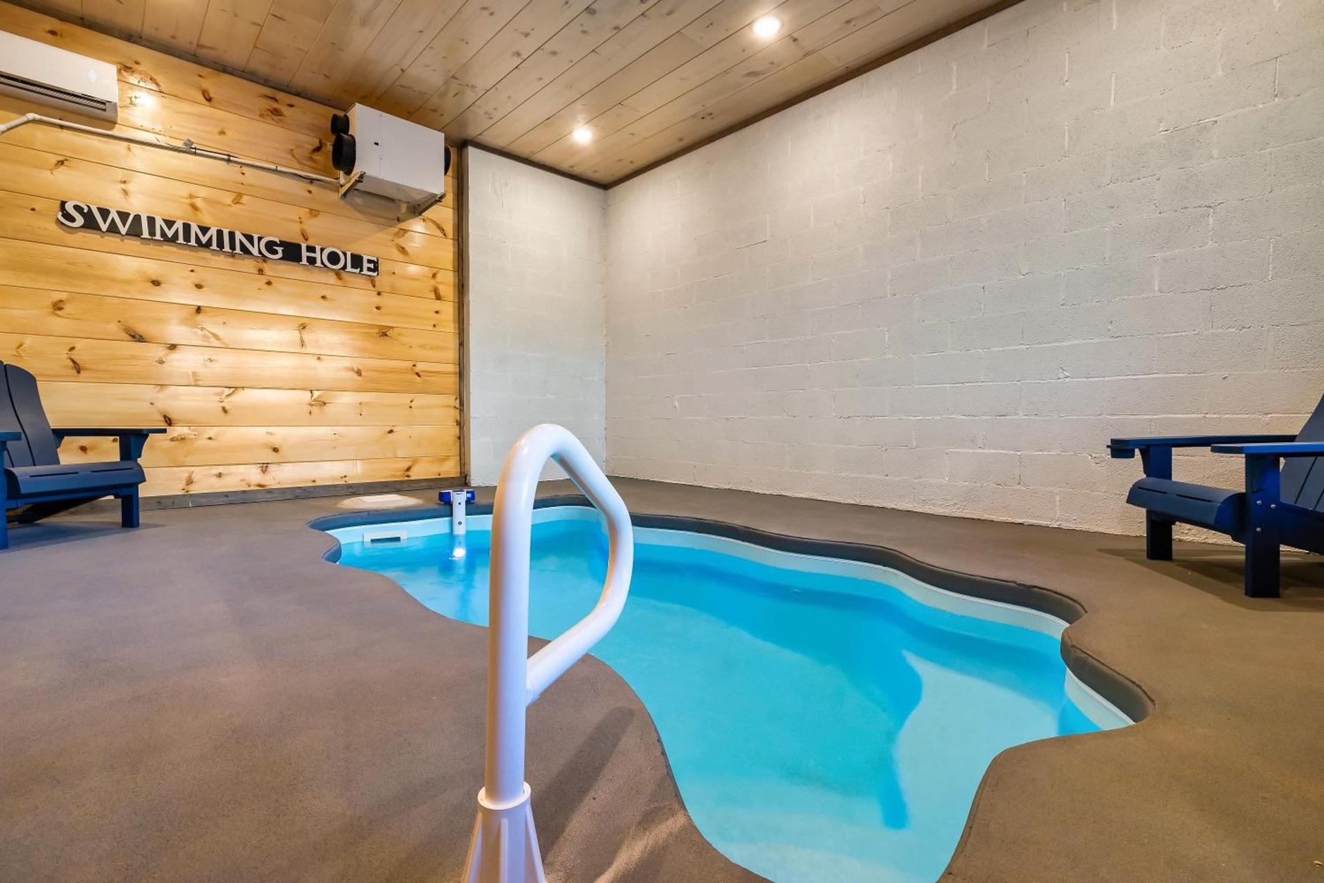 85 Indoor Pool, Game Room & Oversized Hot Tub photo 28