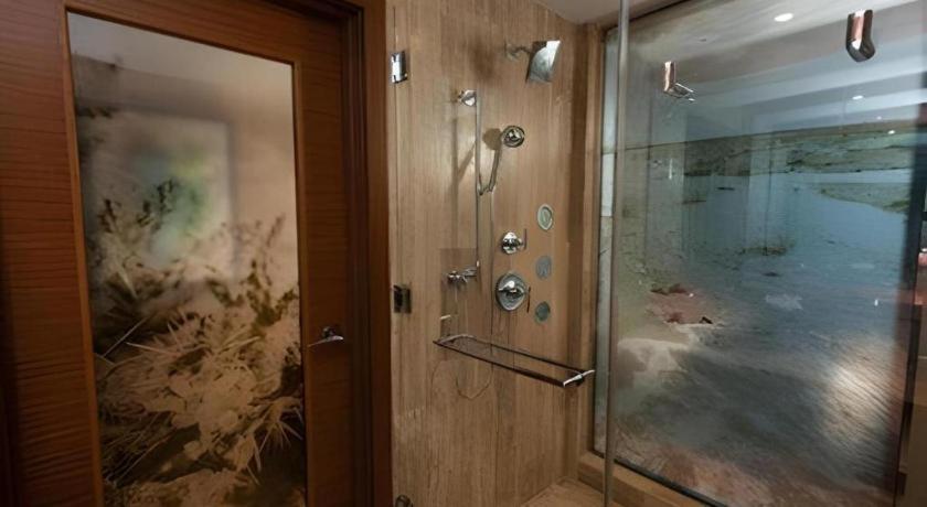 Vee Quiva Hotel & Casino photo 2