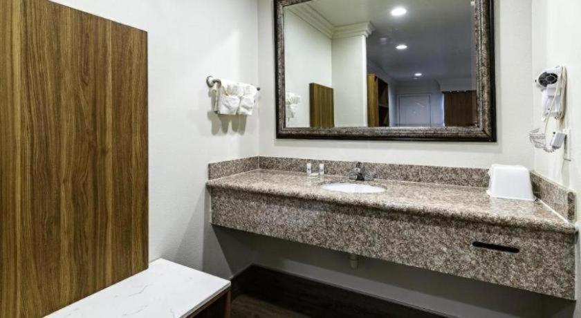 Rodeway Inn Carlsbad photo 82