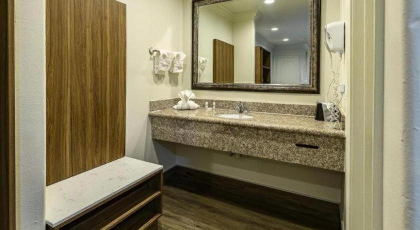 Rodeway Inn Carlsbad photo 83