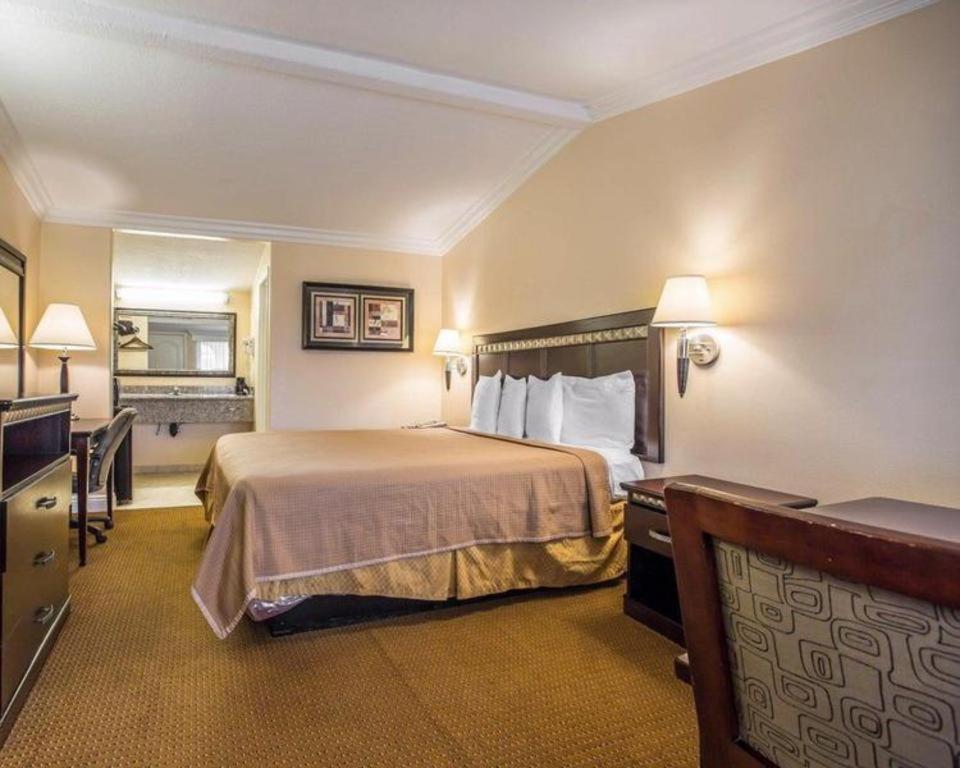 Rodeway Inn Carlsbad photo 78