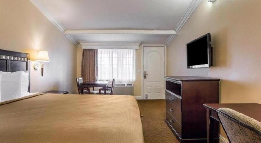 Rodeway Inn Carlsbad photo 73