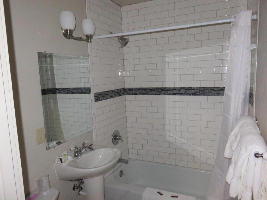 Hotel LaBonte photo 28