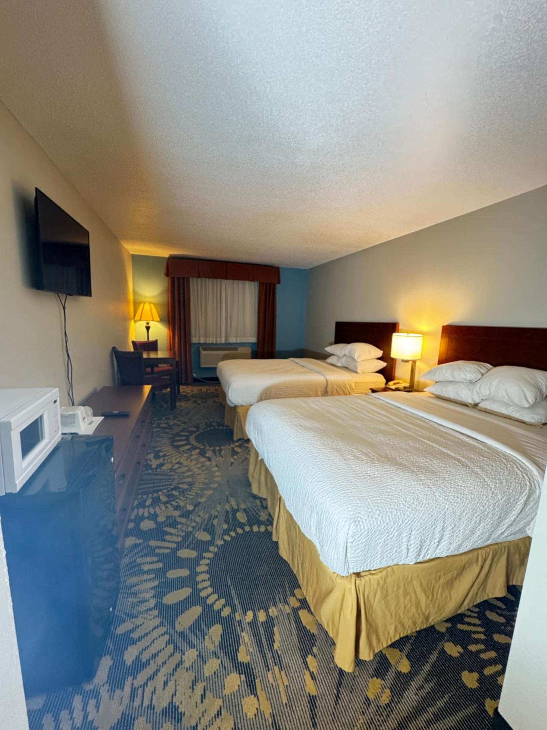 Days Inn by Wyndham Salina I-70 photo 4