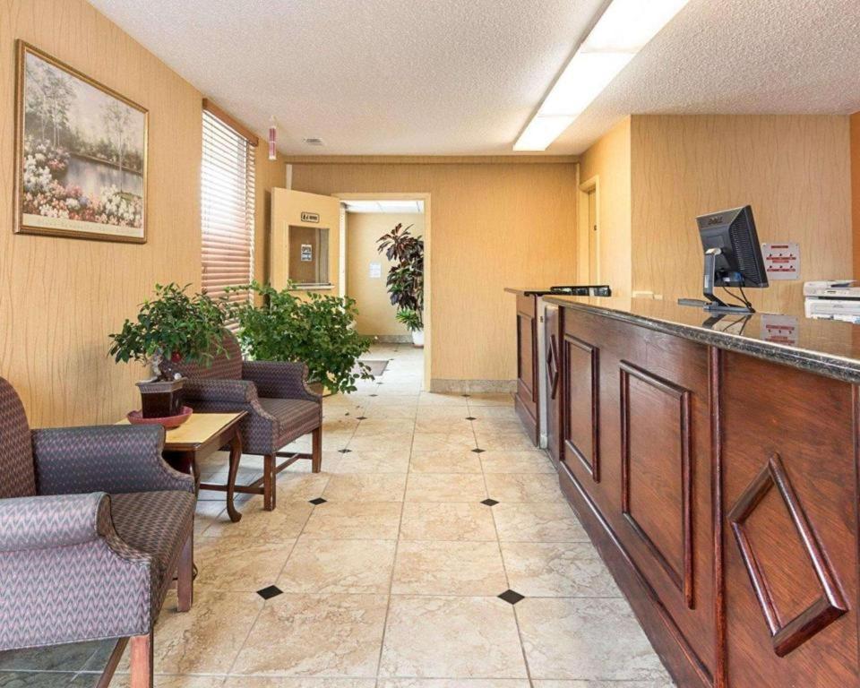 Econo Lodge Near Quantico Marine Base photo 2