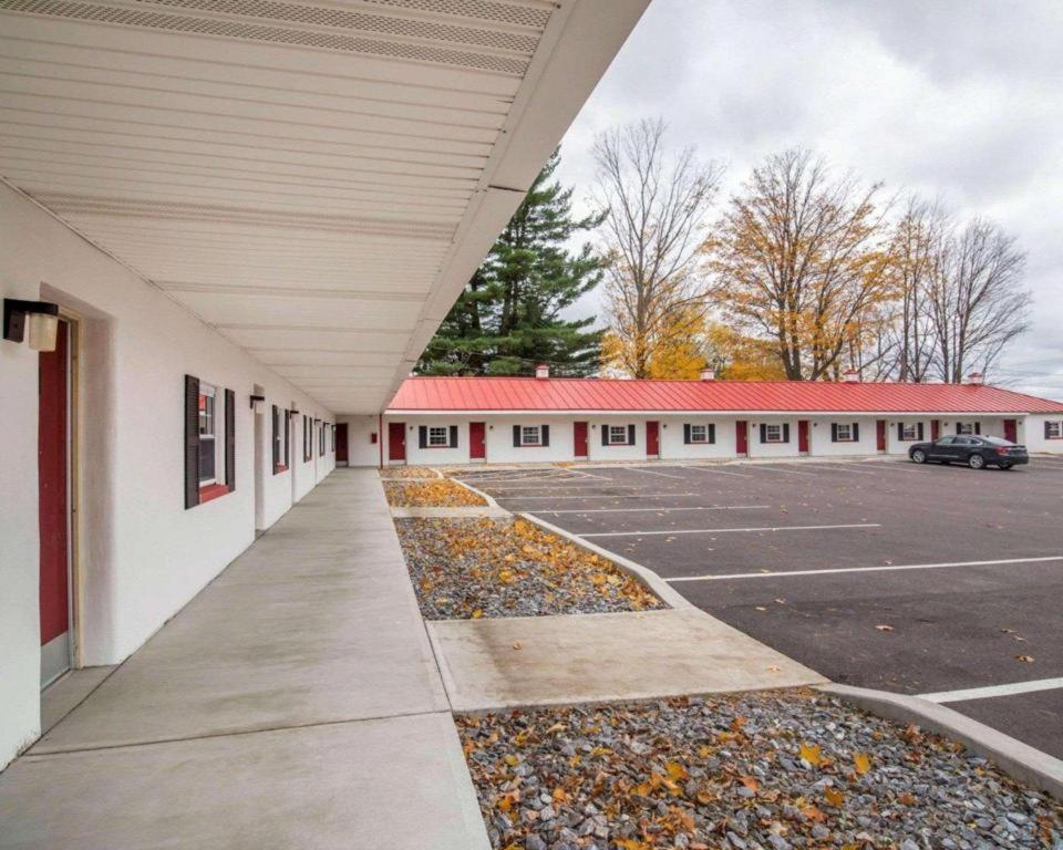 Econo Lodge photo 12
