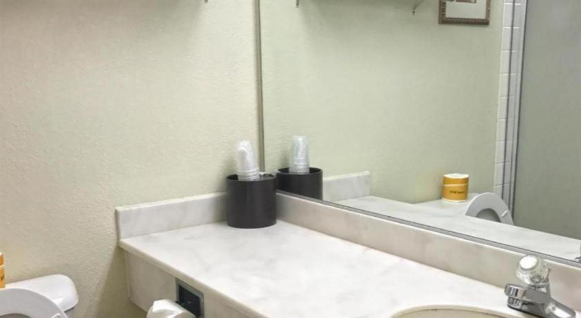 America's Best Inn Urbana Champaign photo 4