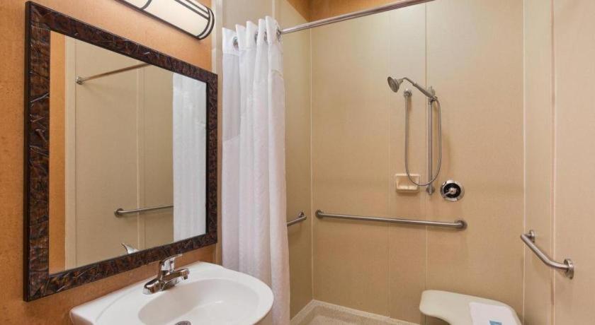 The Q Hotel & Suites photo 2