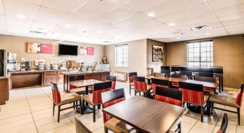 Comfort Suites photo 15
